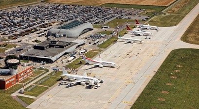 Flughafen Brünn aus der Luft: Die Region sucht eine Airline, die regelmäßig nach Frankfurt fliegt.