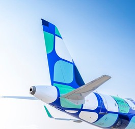 Flugzeug von Jetblue: Die Airline fliegt auch im Sommer nach Amsterdam.
