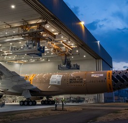 Der Airbus-A350-F-Prototyp mit der Seriennummer 700: Trägt einen Paketlook, der aus einem Designwettbewerb hervorgegangen ist.