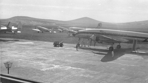 1960 wurde die Piste in Las Palmas-Gando auf 3100 Meter Länge ausgebaut. Mit dem Boom des Badetourismus stiegen die Passagierzahlen kräftig an. Nicht immer lief alles rund. Am 27. März 1977 ereignete sich in Teneriffa die schlimmste Katastrophe...
