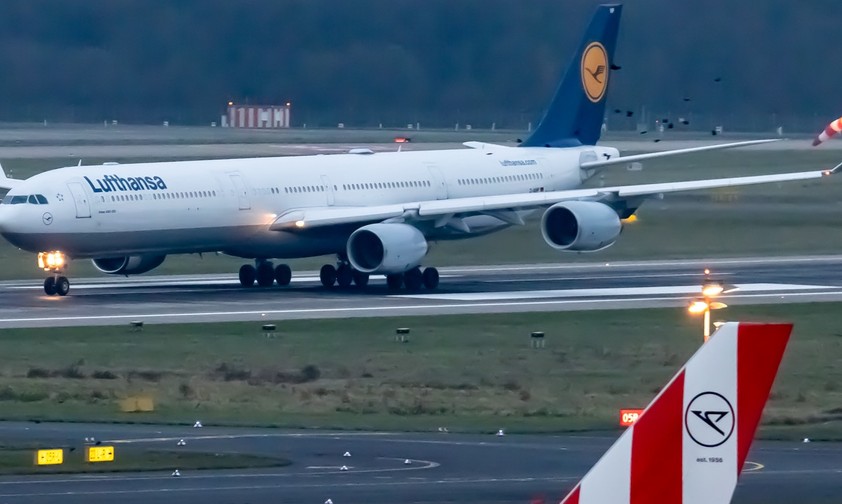 Flugzeuge von Lufthansa und Condor: Der Rechtsstreit dauert an.