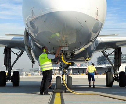 Flugzeugbetankung vom Airport Wien: Die Zukunft bringt auch andere Kraftstoffe.