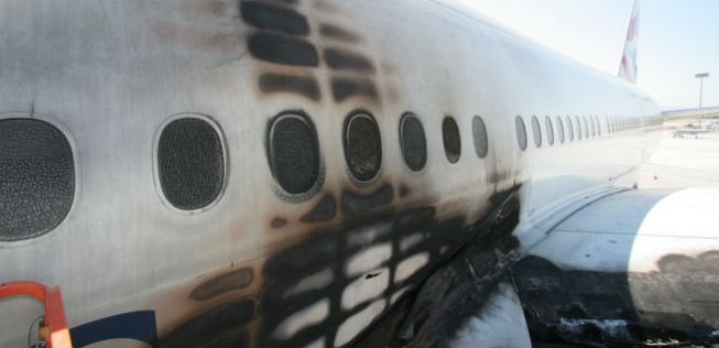 Das Flugzeug wurde stark beschädigt.
