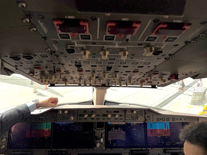 cockpit comac c919