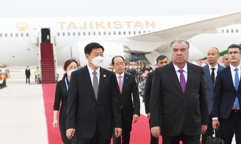 Neuer Dreamliner von Tadschikistan: Schon voll im Einsatz.