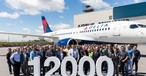 Erst in diesem Monat lieferte Airbus sein 12.000. Flugzeug aus. Es war ein A220 für Delta.