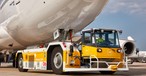 Elektro-Schlepper von Lufthansa: Verfügt zur Absicherung noch über ein Dieselaggregat.