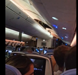 Flug UX45 wurde von heftigen Turbulenzen getroffen: Bilder bei X zeigen kaputte Deckenverkleidungen.
