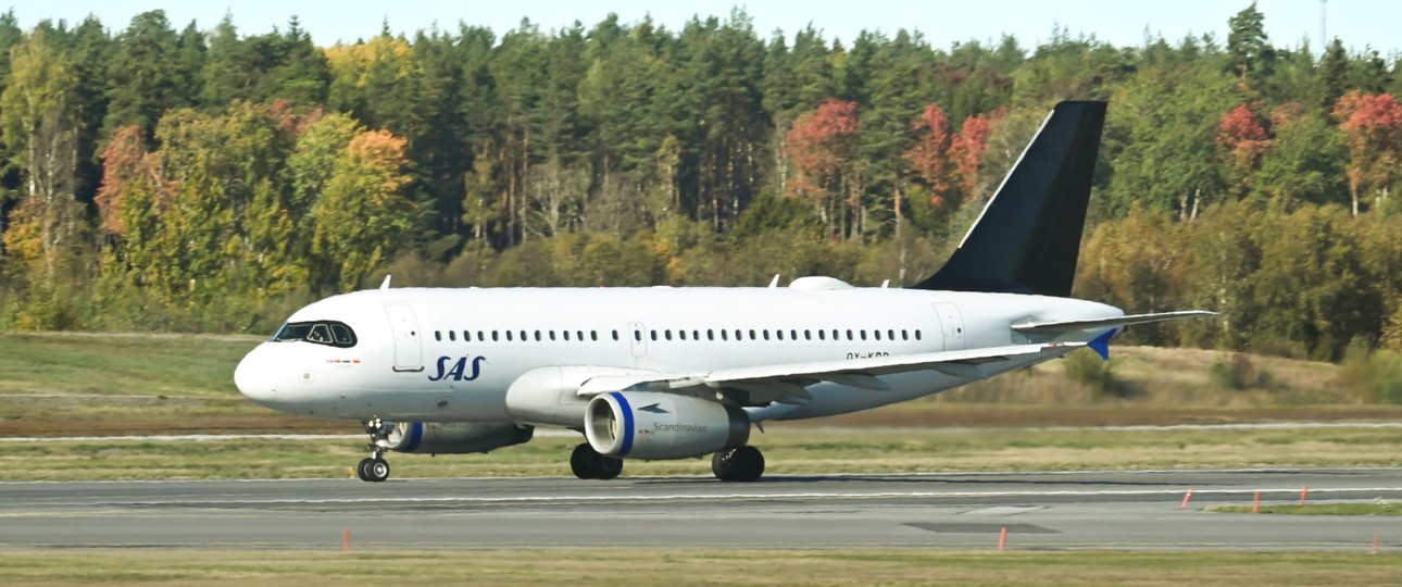 Airbus A319 von SAS in Hybrid-Bemalung: Schwarz kommt sonst nicht vor.