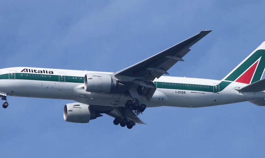 Eine Boeing 777-200 von Alitalia: Ein Exemplar des Typs steht nun zum Verkauf.