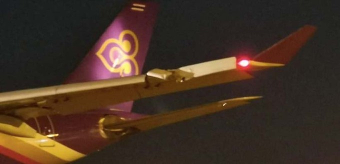 Bei dem Flugzeug von Thai Airways wurde der linke Flügel beschädigt.