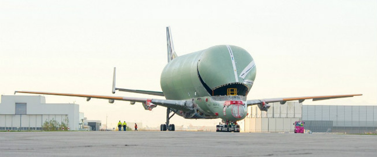 Der Airbus Beluga XL ist erstmals an der frischen Luft.