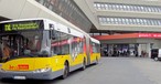 TXL-Bus vor dem Terminal 1 von Berlin-Tegel: Chaotischer Weg in die Stadt.