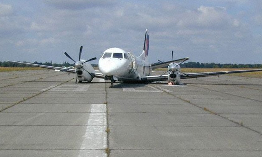 Die verunglückte Saab 2000 von Swiss in Werneuchen: Trug noch Crossair-Lackierung.