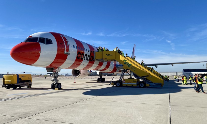condor boeing 757 abschied wien 01