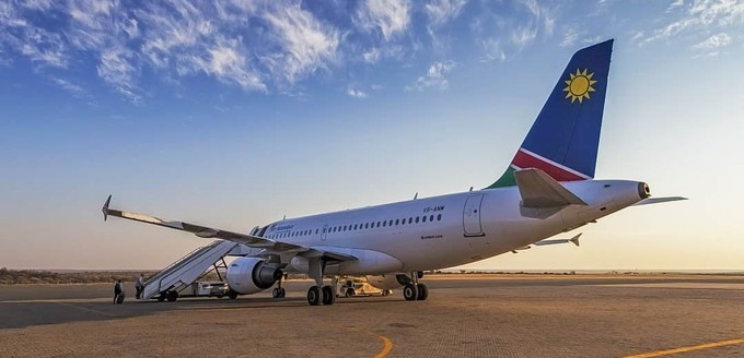 Mit Air Namibia traf es eine Traditionsairline. Die Regierung des Staates im südlichen Afrika gab die sofortige Schließung von Air Namibia bekannt. Jahrelang hatte die Fluglinie nur mit staatlicher Hilfe überlebt.