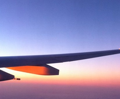 Blick aus dem Fenster eines Jets von Hawaiian: Bald gibts neues Unterhaltungsprogramm.