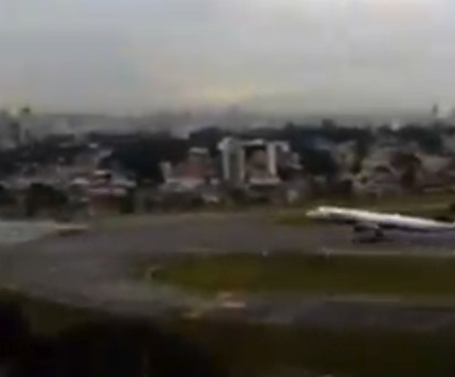 Embraer E190 hebt in São Paulo im letzten Moment ab
