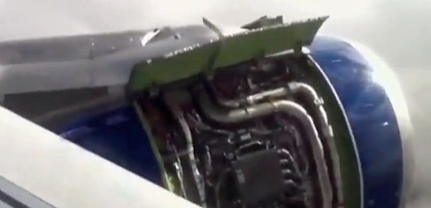 Das Triebwerk des A319 liegt offen: Gefährliche Folgen.