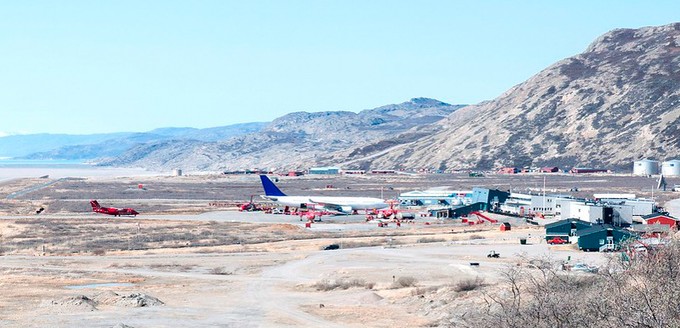 Grund für die Schließung des Flughafen Kangerlussuaq sind  die Folgen des schmelzenden Permafrosts.