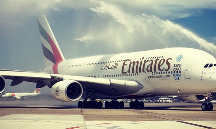 Airbus A380 von Emirates in Düsseldorf.