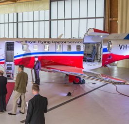 Der PC-24 der «Flying Doctors» bei der Übergabe in Stans: Notfallversorgung in entlegenen Gebieten.