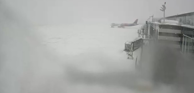 Ein Webcambild macht auch deutlich, wie schlecht die Sicht am Flughafen Dortmund teilweise ist.