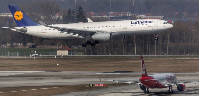 Lufthansa- und Air-Berlin-Maschinen: Eine Übernahme ist derzeit nicht geplant.