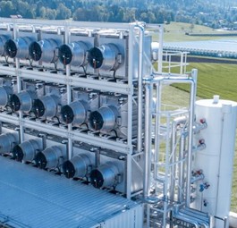 Kohlenstoffdioxid-Kollektor im schweizerischen Hinwil: Biokerosin aus eingefangenem CO2.