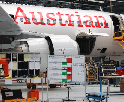 Austrian-Airlines-Jet bei der Wartung (hier in Bratislava): 13 Flieger gehen nach Prag.