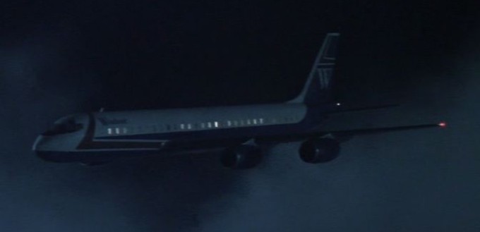 In «Die Hard 2» (1990) kommt ein Transatlantikflug von London nach Washington vor. Doch am Ende wird die Maschine von Windsor Airlines trotz Rettungsversuchen von Held John McClane (Bruce Willis) von Terroristen zum Absturz gebracht. Auch eine Boeing 747 kommt im gleichen Film vor.