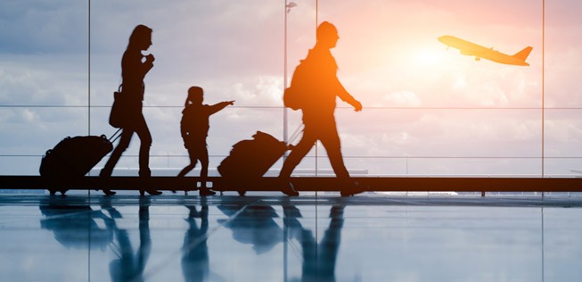Reisende Familie: In Zukunft mindestens 4 Euro Reservierungsgebühr.