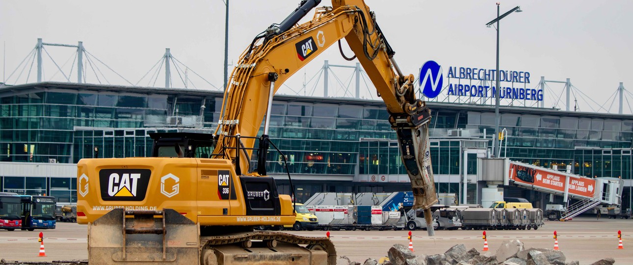 Der Flughafen Nürnberg saniert Teile des Vorfelds: Sechs Parkpositionen werden bis Ende Juli erneuert.