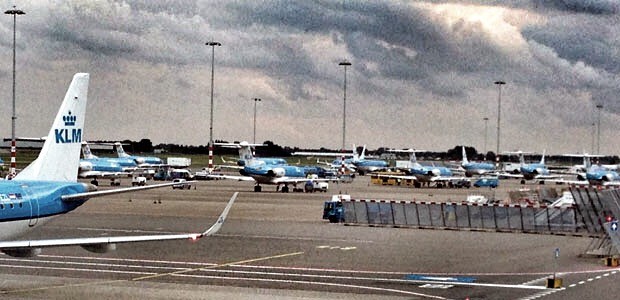 Abgestellte Fokker 70 von KLM Cityhopper: Bald ein Bild der Vergangenheit.