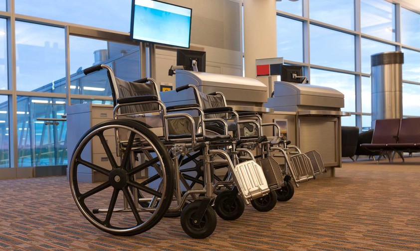 Rollstühle an einem Flughafen: American Airlines muss Millionen zahlen.
