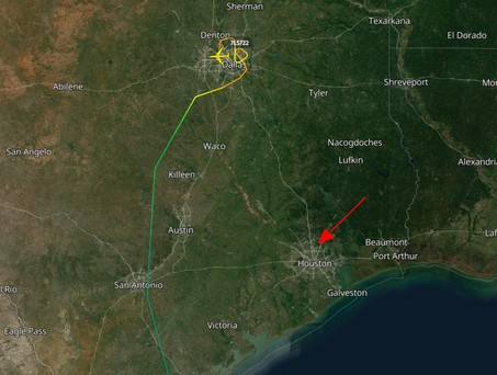 Der Flugverlauf nach Dallas und das eigentliche Ziel Houston: Der Vorfall wirft viele Fragen auf.