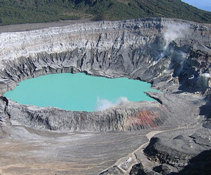Poas-Krater in Costa Rica: Bald mit neuer Fluglinie in das Land?
