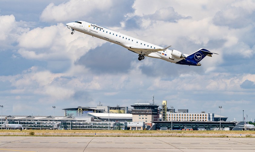 flugahfen leipzig halle lufthansa crj