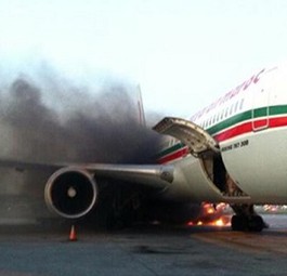Das Feuer: Die Boeing 767 nahm keinen Schaden.