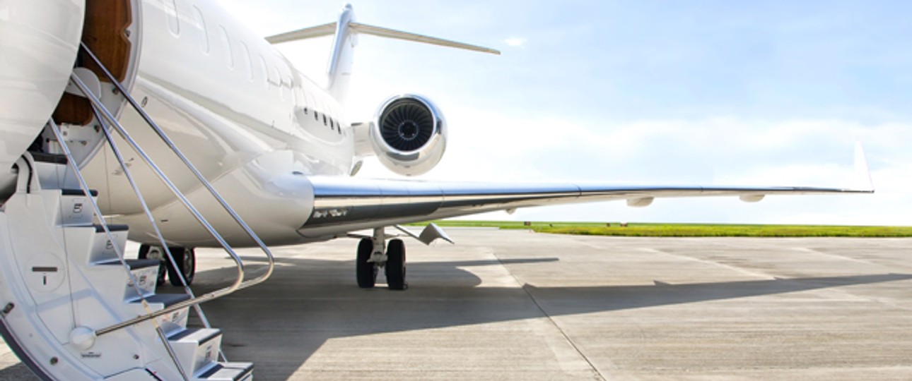 Businessjet am Flughafen: In Indien ist das enorm aufwändig.
