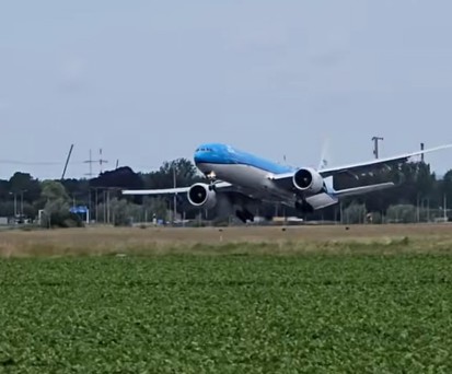 Die Boeing 777 von KLM: Im nächsten Moment durchgestartet.