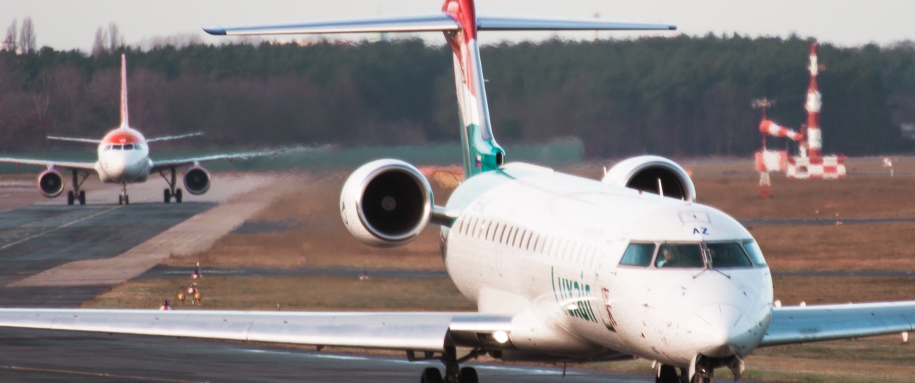 Flieger von Luxair in Berlin-Tegel: Passagierzahlen hinter Erwartungen.