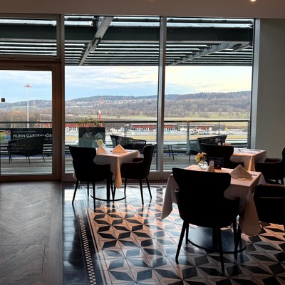 Eine Aussicht wie diese ist in einer Airport-Lounge nicht selbstverständlich. Unter anderem genau deswegen entschied man sich bei Swissport, eine neue Lounge der höchsten Kategorie zu eröffnen.