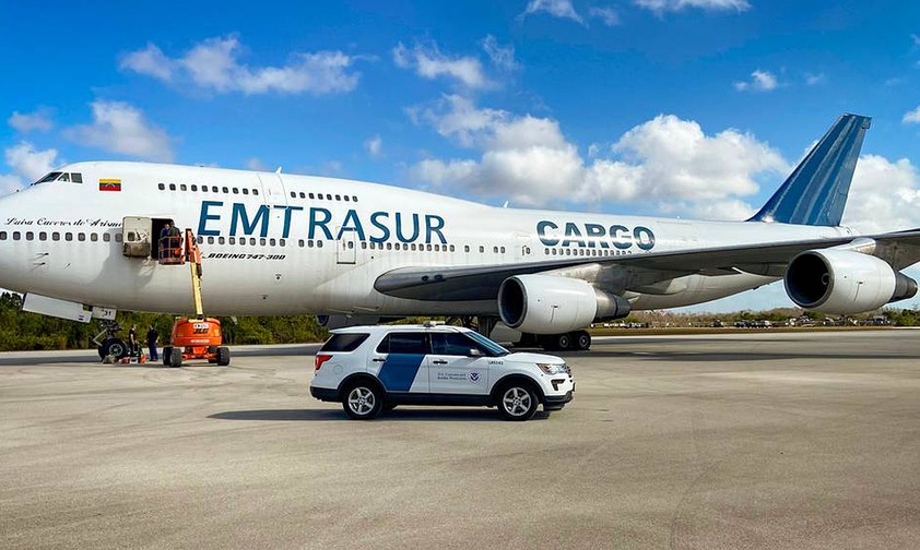 Die Boeing 747 nach der Landung in den USA: Beschlagnahmung vollstreckt.
