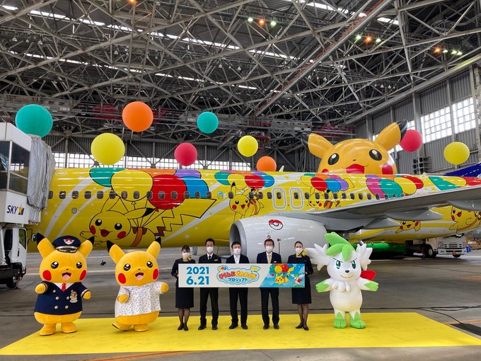 Neue Bemalung: Auf einer Boeing 737 glänzt das neue Pikachu Motiv.