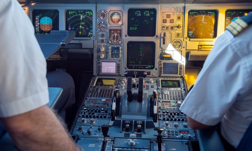 Zwei Piloten im Cockpit: Powernaps sind in Europa unter Auflagen erlaubt. In den USA nicht.