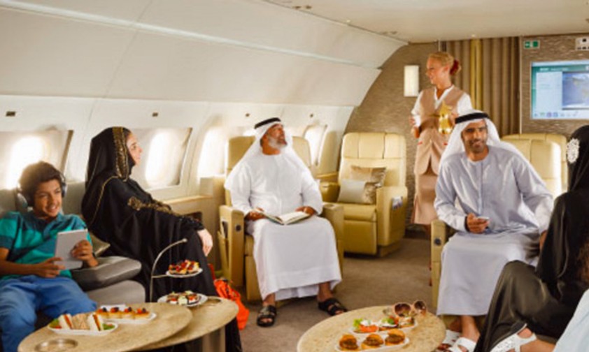Der Service an Bord beinhaltet auch Essen – entweder das klassische Emirates-Menü oder ein selbst zusammen gestelltes.