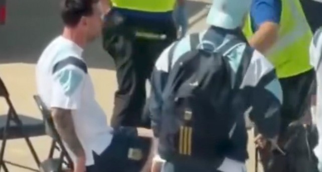 Lionel Messi bei der Sicherheitskontrolle in Miami: AUch SUperstars werden kontrolliert.