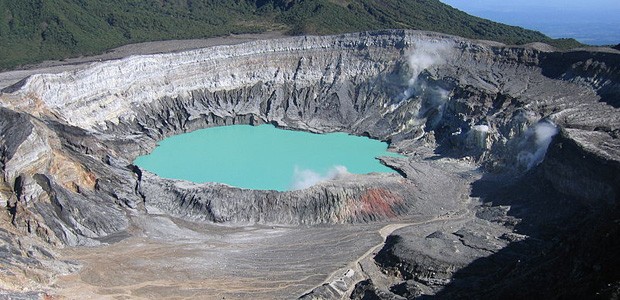 Poas-Krater in Costa Rica: Bald mit neuer Fluglinie in das Land?