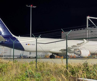 Die D-AEUC am Flughafen Frankfurt: Der Airbus A321 P2F hat seine Lufthansa-Insignien verloren.